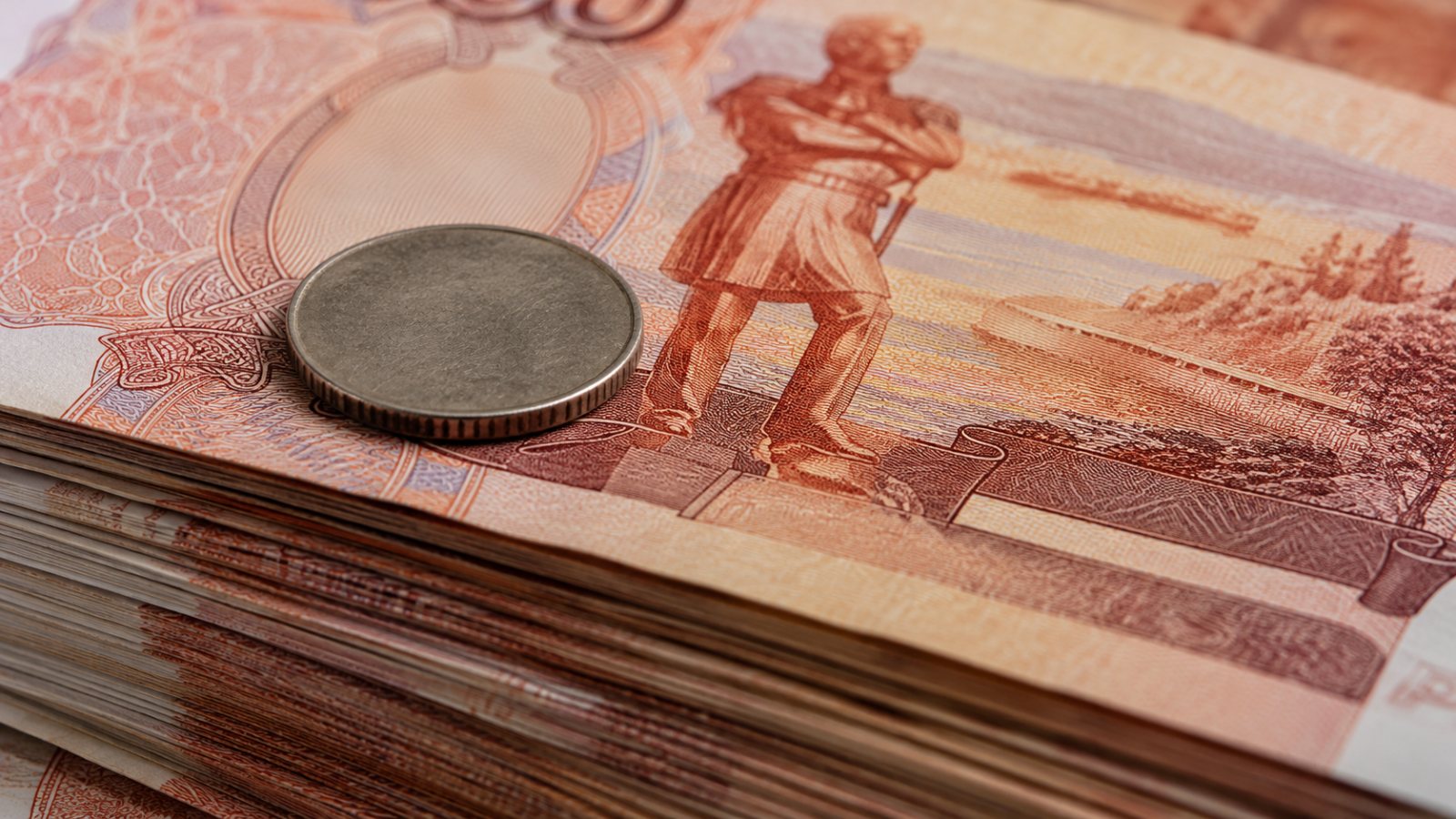 Доллар подорожал до 80,53 рубля, но остался ниже 81